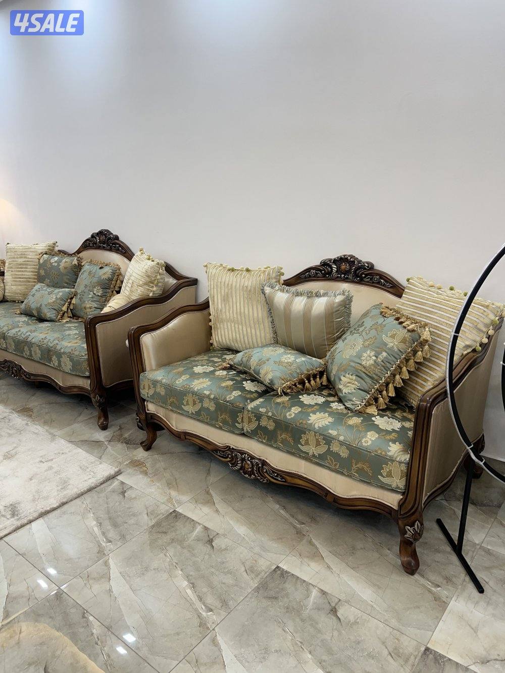 للبيع طقم غنفات صالة (بحالة ممتازة) بأعلى سومة (من ميداس)0