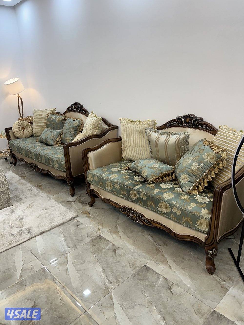 للبيع طقم غنفات صالة (بحالة ممتازة) بأعلى سومة (من ميداس)1