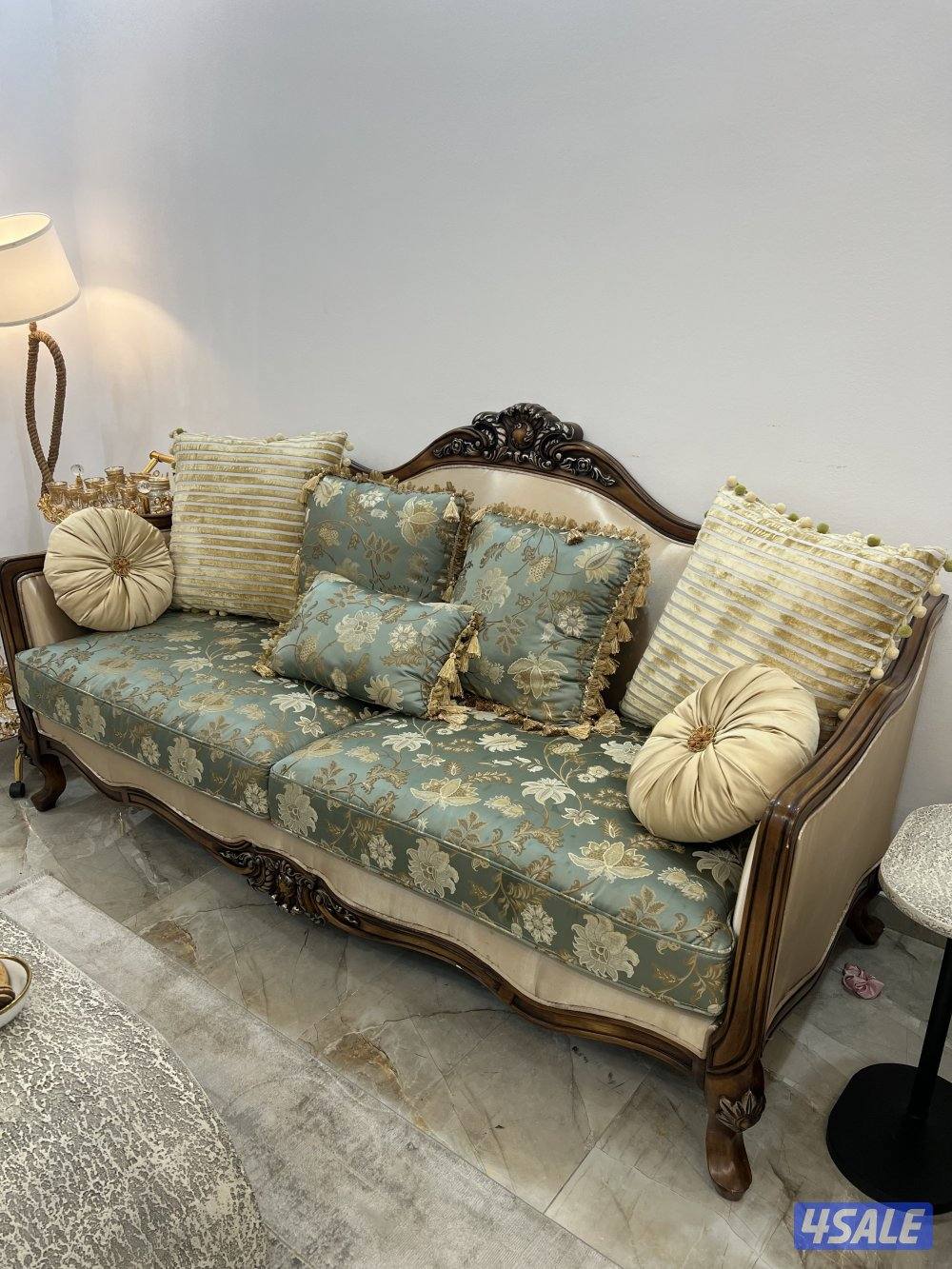 للبيع طقم غنفات صالة (بحالة ممتازة) بأعلى سومة (من ميداس)2