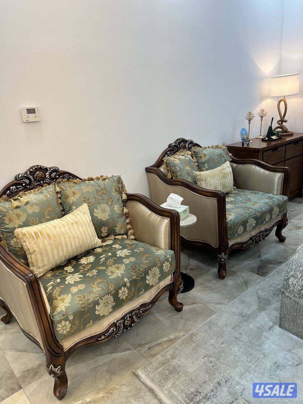 للبيع طقم غنفات صالة (بحالة ممتازة) بأعلى سومة (من ميداس)3