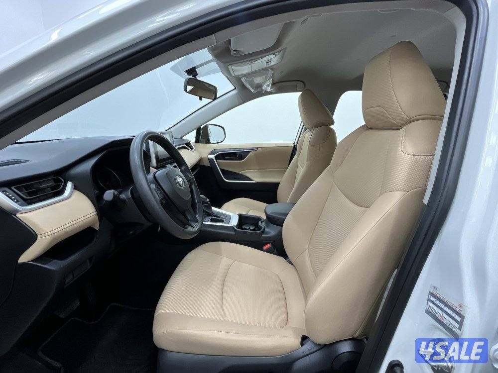 TOYOTA RAV401 4X2 STANDARD OPTION4