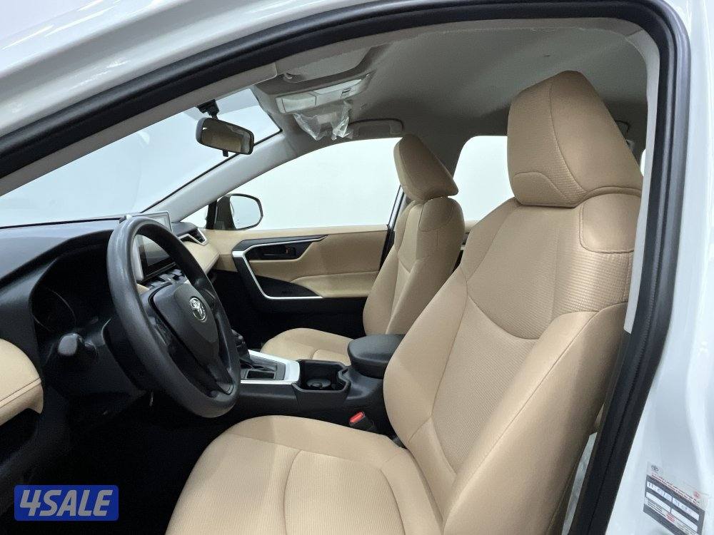 TOYOTA RAV401 4X2 STANDARD OPTION5