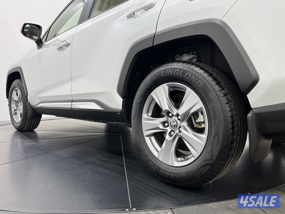 TOYOTA RAV401 4X2 STANDARD OPTION9