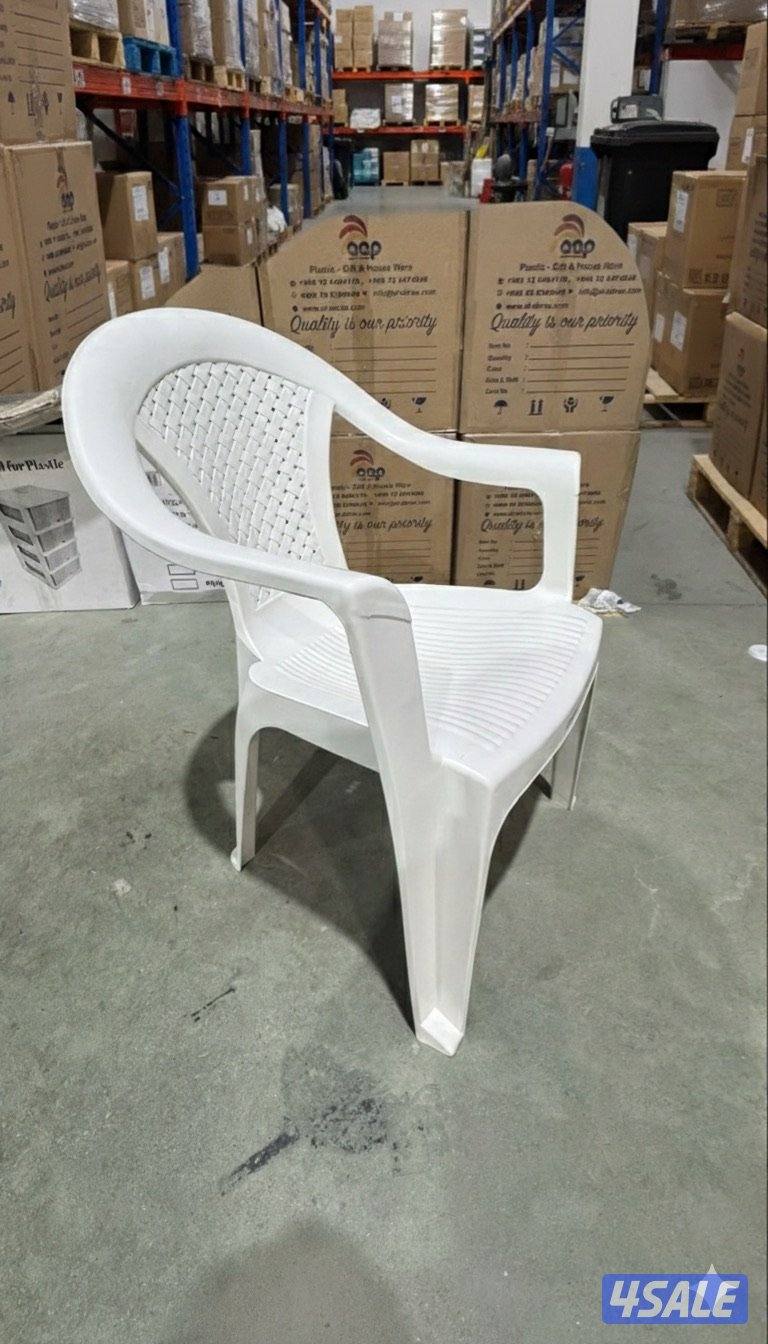كراسي بلاستيك – جديدة وتوصيل مجاني1