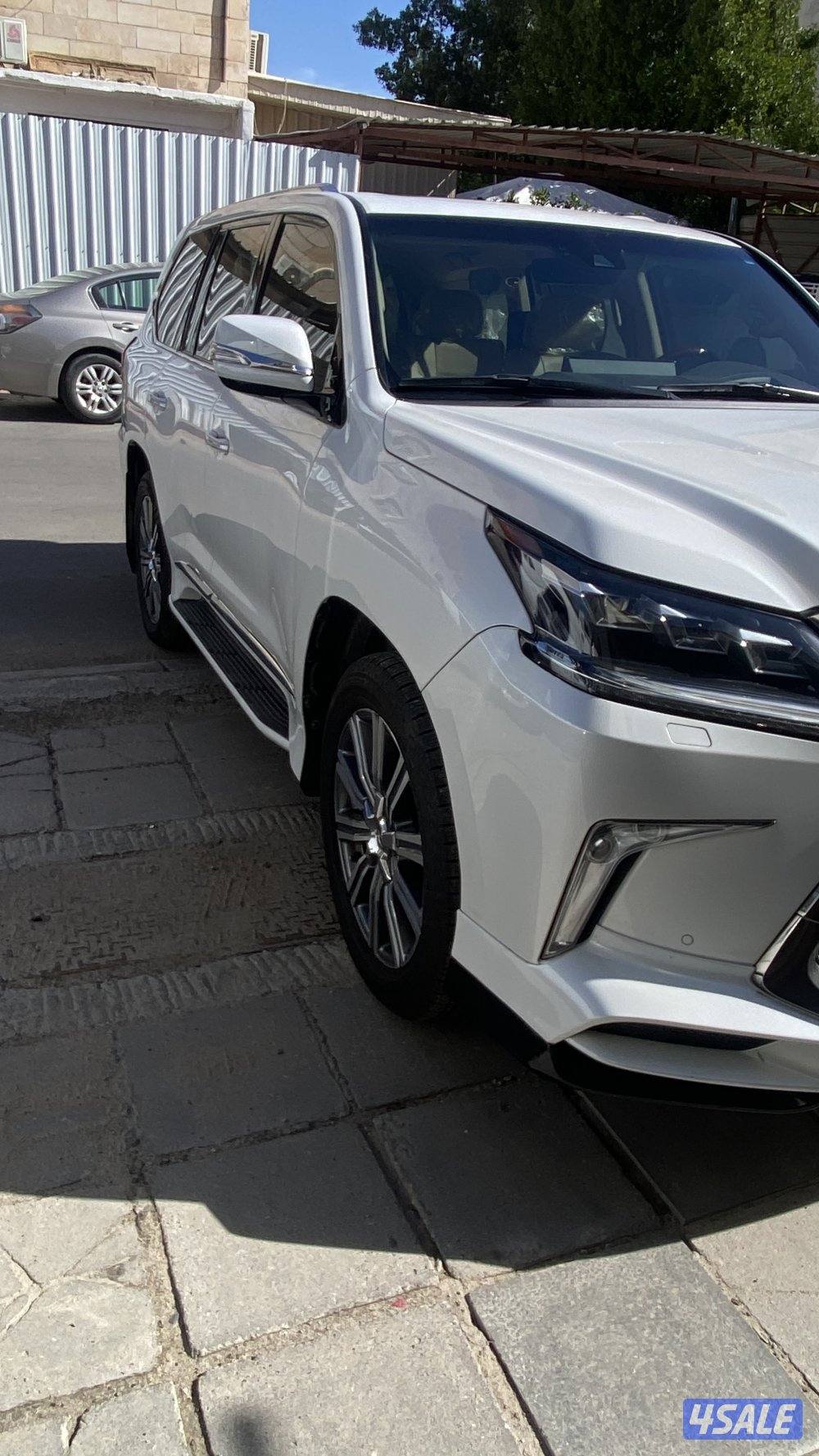 للبيع جيب لكزس كامل المواصفات شرط الفحص 20161