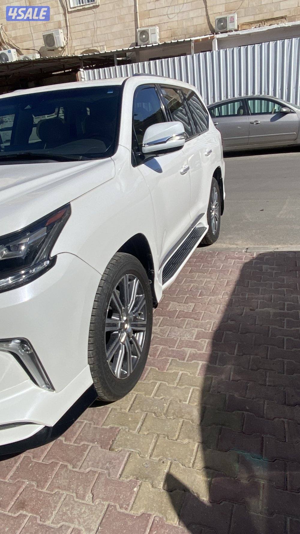 للبيع جيب لكزس كامل المواصفات شرط الفحص 20162