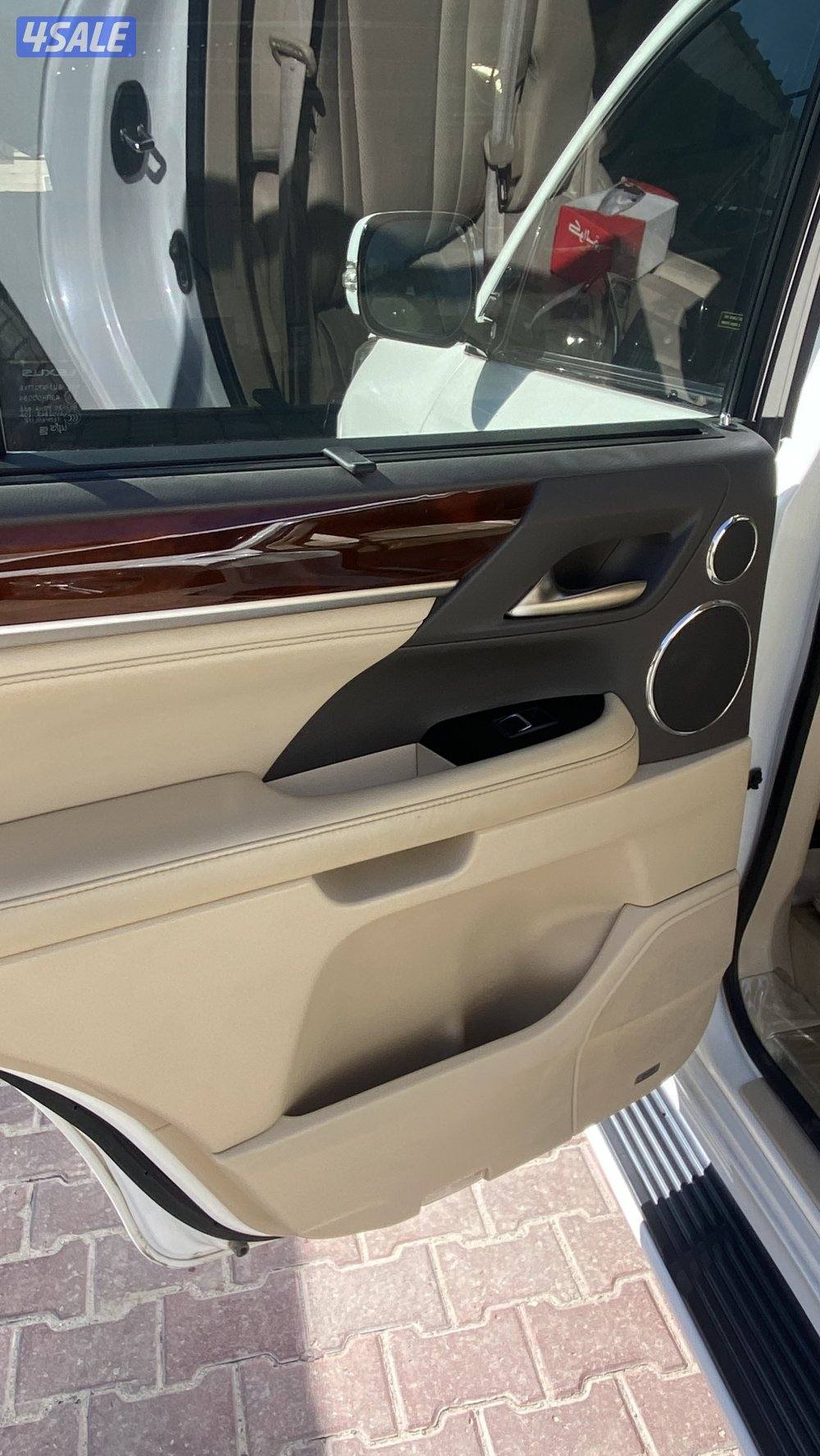 للبيع جيب لكزس كامل المواصفات شرط الفحص 20165