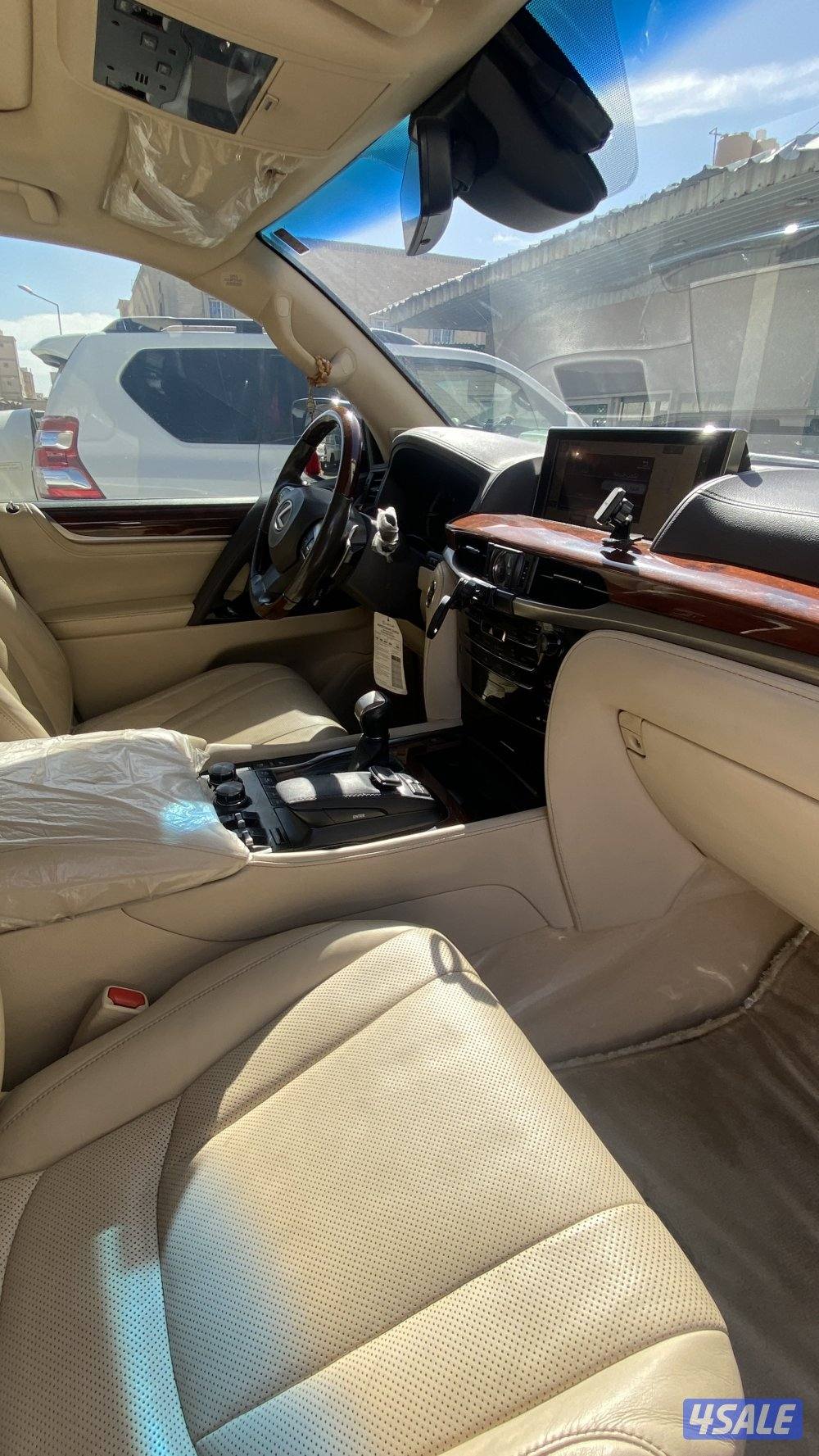 للبيع جيب لكزس كامل المواصفات شرط الفحص 20168