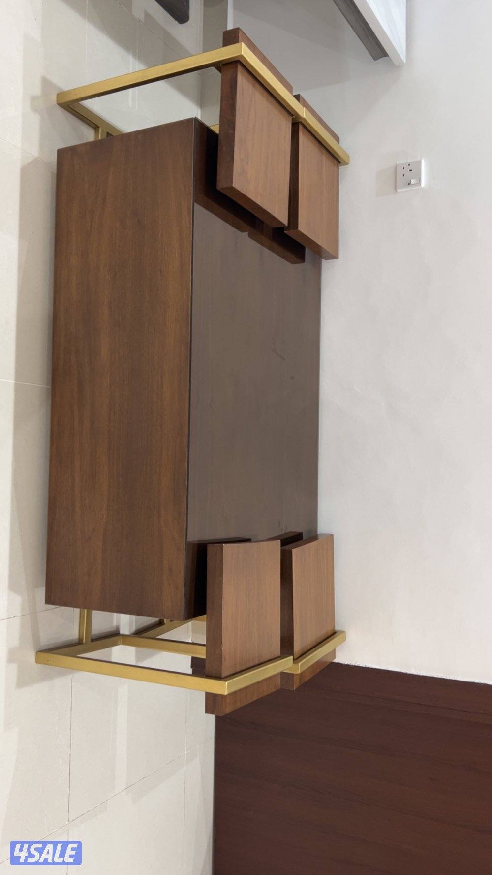 طاولات للبيع شررط نظييفه0