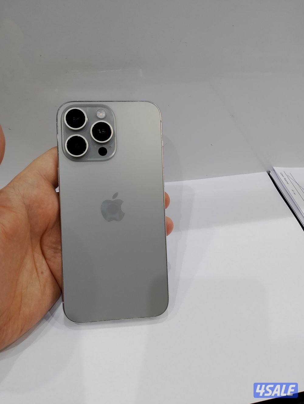 ايفون 15 برو ماكس جيجا 2560