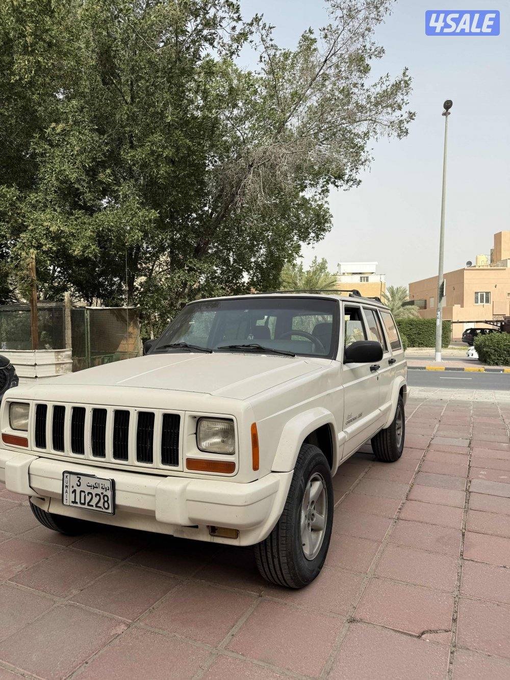 للبيع جيب شيروكي0