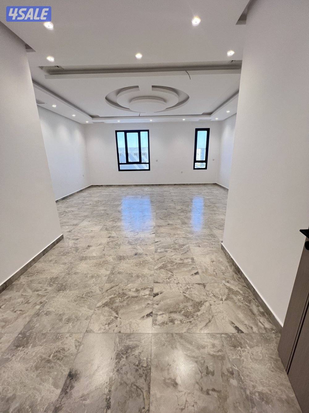 للايجار شقتين بصباح  نفس الدور لوكس ثلاث غرف واربع حمامات اول ساكن E 30