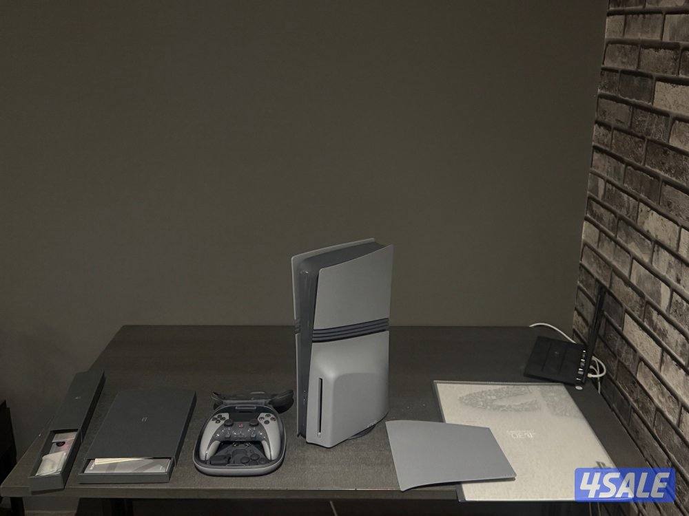 *USED* Ps5 Pro 30th Anniversary Edition0