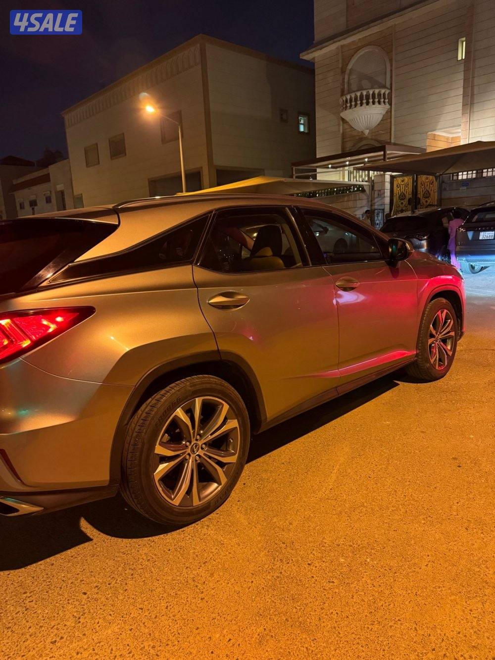 للبيع سيارة لكزس RX حالة ممتازة4