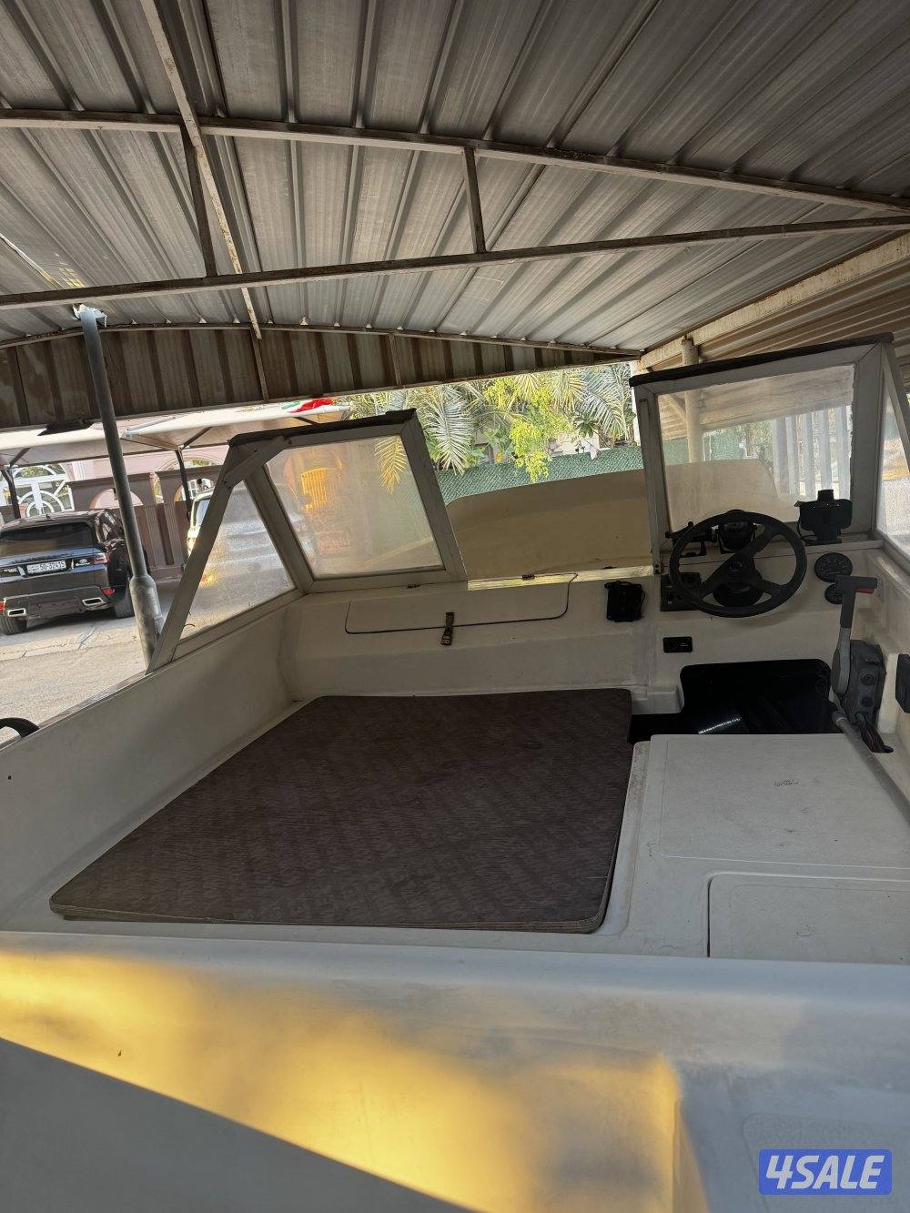 للبيع طراد 18 قدم القرف 2004 ماكينة 115 اندرو موديل2004تحتاج سيرفس فقط1