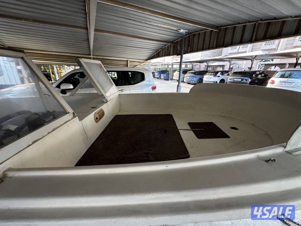 للبيع طراد 18 قدم القرف 2004 ماكينة 115 اندرو موديل2004تحتاج سيرفس فقط7