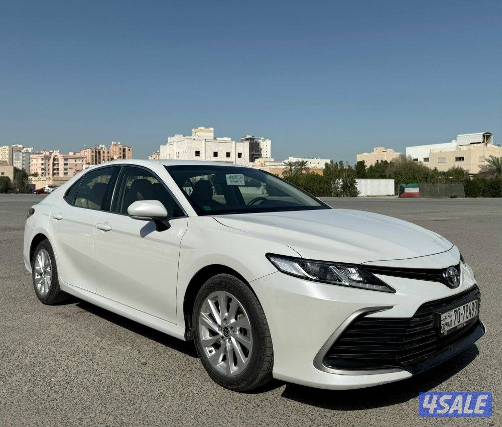 بحالة الوكالة تويوتا كامري LE الساير 2023 ماشي 21 الف فقط صبغ الوكالة0