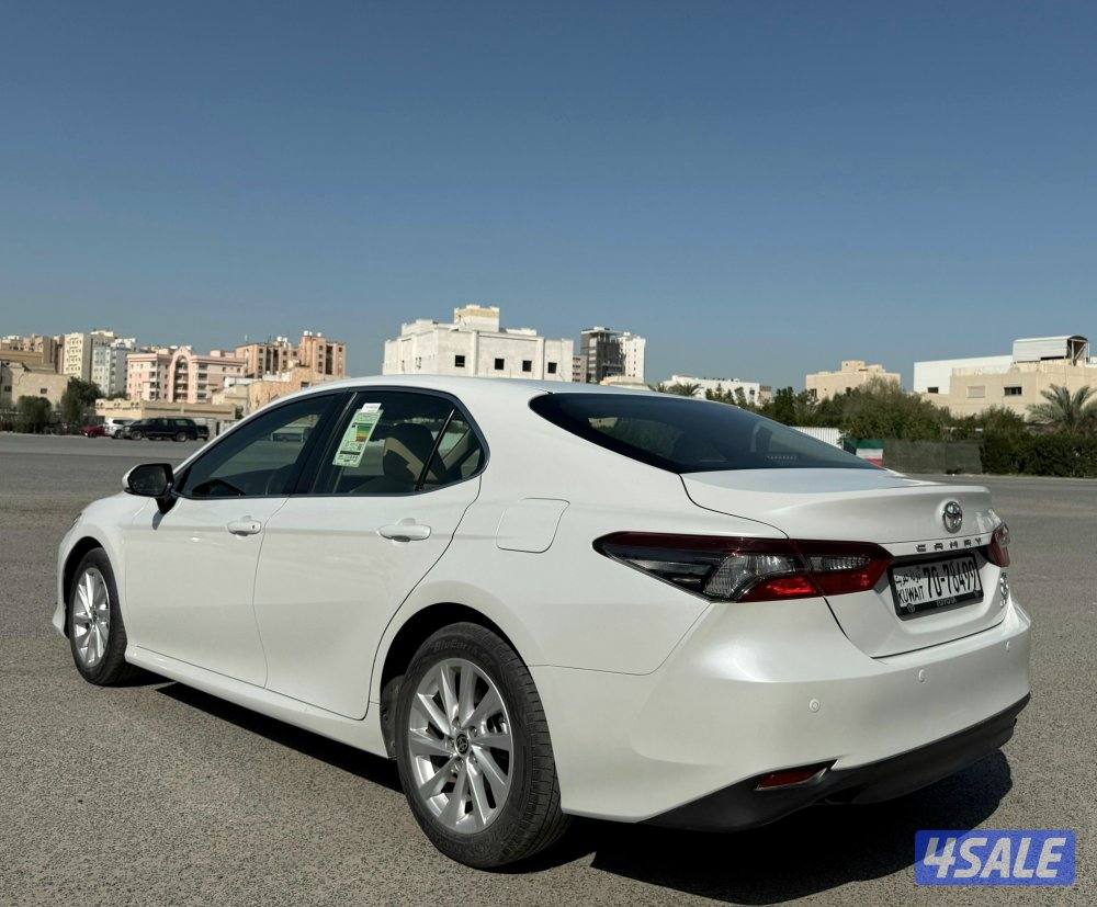 بحالة الوكالة تويوتا كامري LE الساير 2023 ماشي 21 الف فقط صبغ الوكالة3
