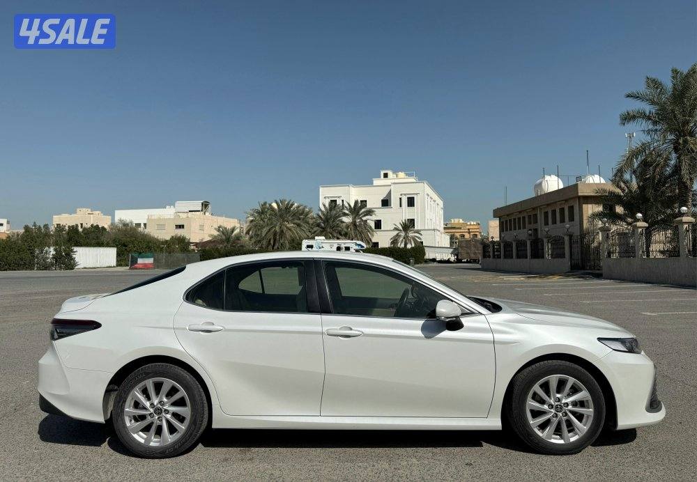 بحالة الوكالة تويوتا كامري LE الساير 2023 ماشي 21 الف فقط صبغ الوكالة4