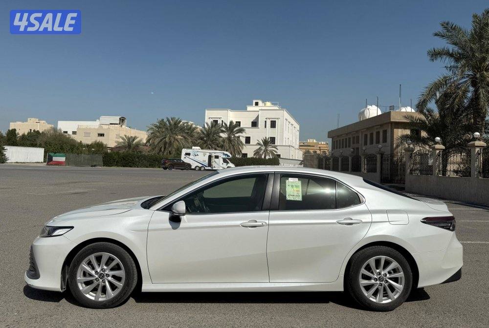 بحالة الوكالة تويوتا كامري LE الساير 2023 ماشي 21 الف فقط صبغ الوكالة5