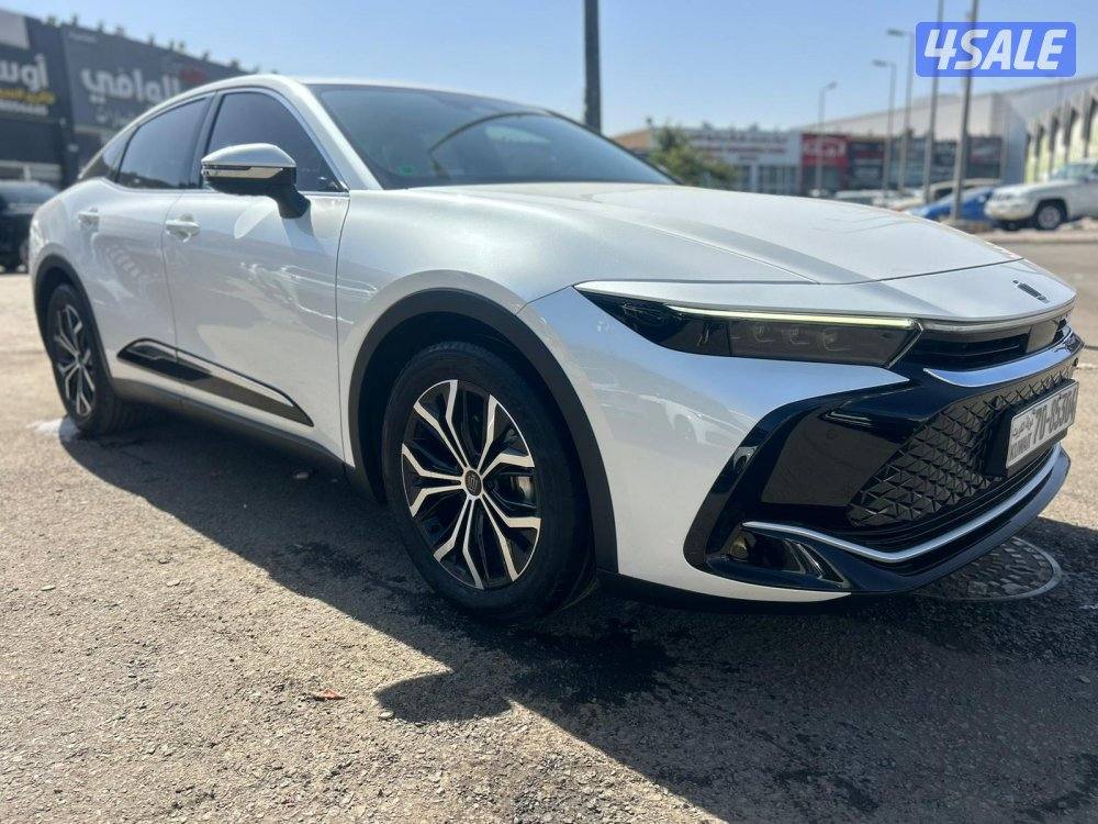 تويوتا CROWN هايبرد موديل 2023 ماشى 15.000 k.m  وارد الساير .1