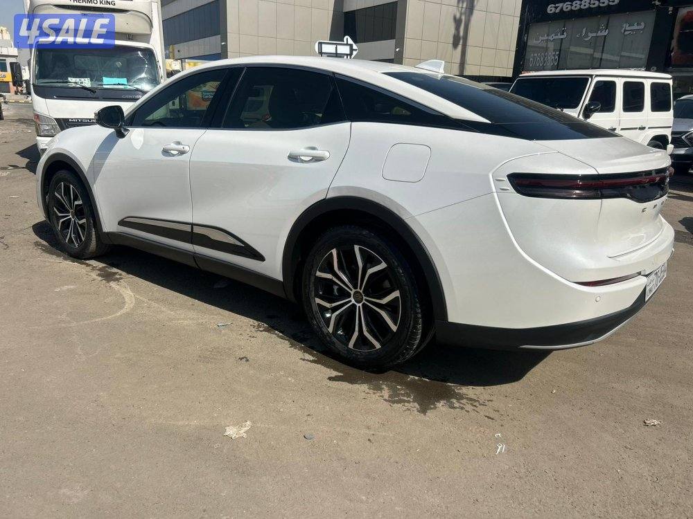 تويوتا CROWN هايبرد موديل 2023 ماشى 15.000 k.m  وارد الساير .3