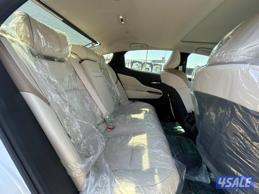 تويوتا CROWN هايبرد موديل 2023 ماشى 15.000 k.m  وارد الساير .4