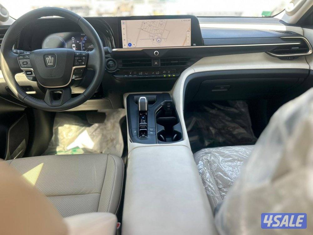 تويوتا CROWN هايبرد موديل 2023 ماشى 15.000 k.m  وارد الساير .6