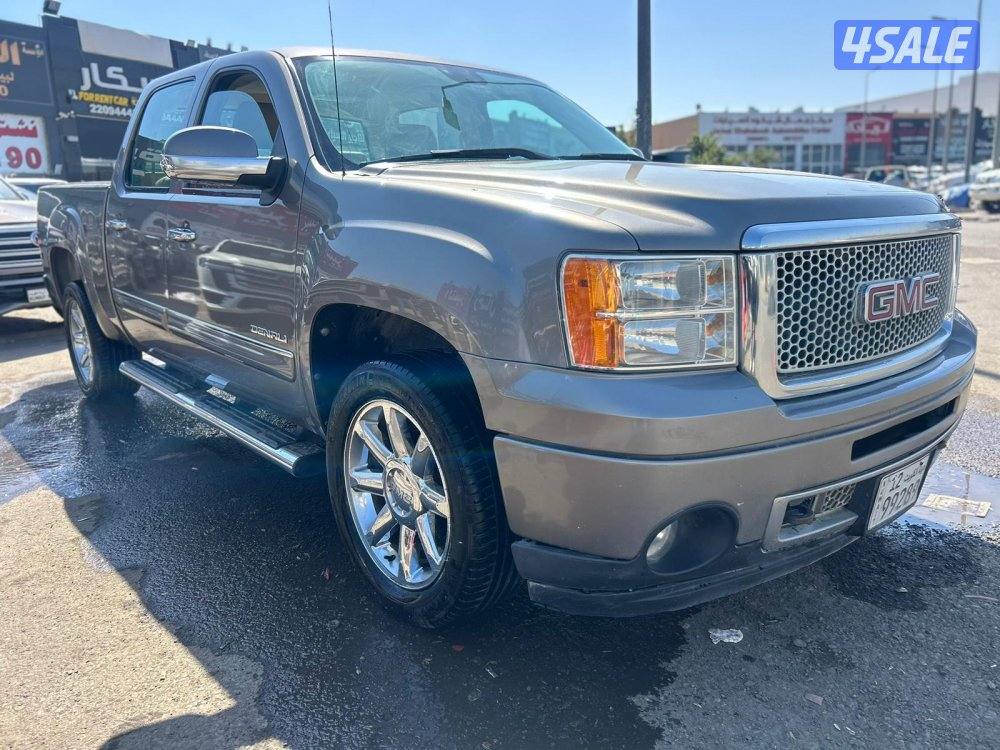 سيرا دينالى GMC موديل 2012 ماشى 234.000 k.m  وارد بهبهانى.مصبوغ عام1