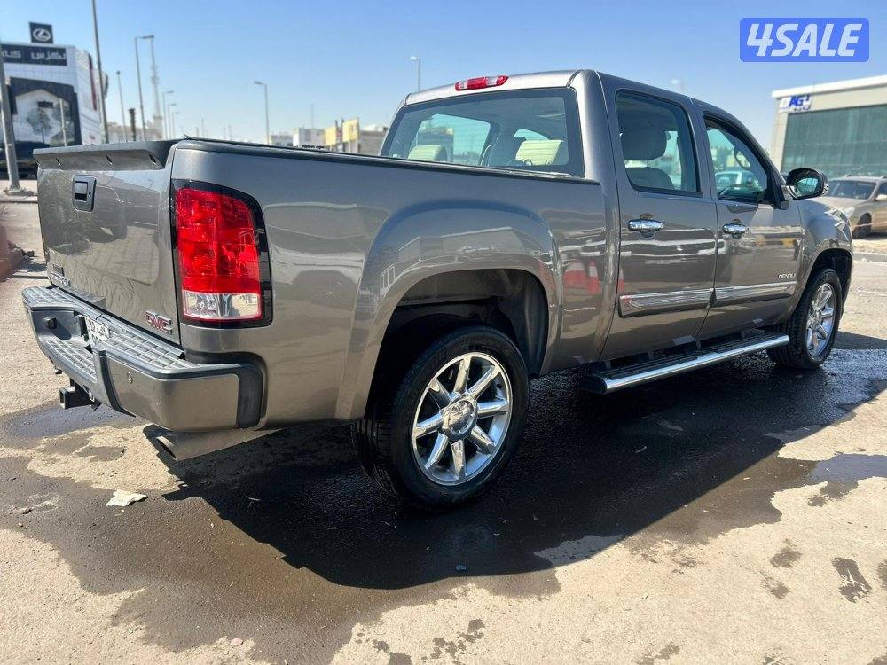 سيرا دينالى GMC موديل 2012 ماشى 234.000 k.m  وارد بهبهانى.مصبوغ عام2