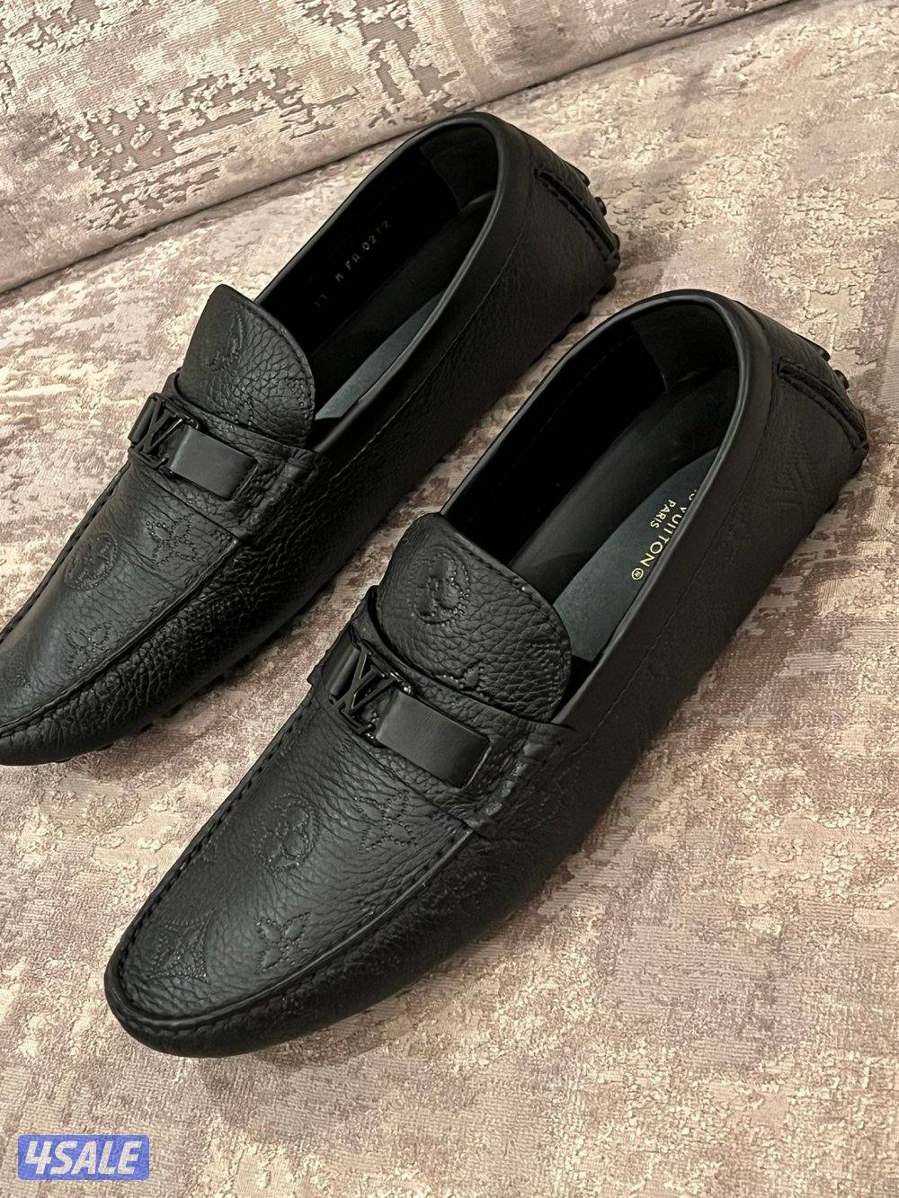 للبيع ٣ جواتي lv اصليه مقاس ٤٥5