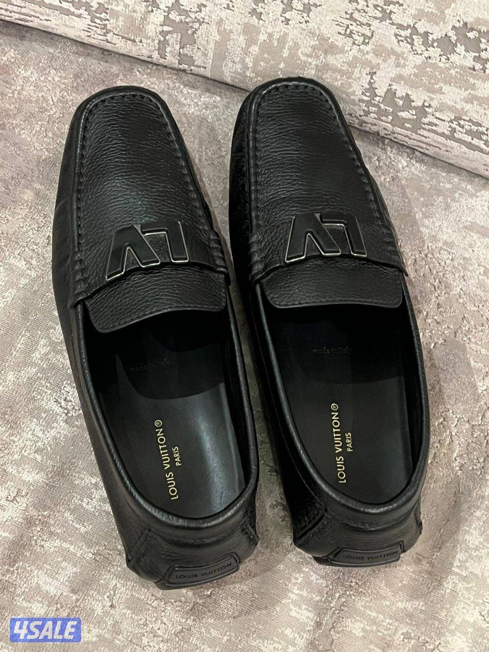 للبيع ٣ جواتي lv اصليه مقاس ٤٥7