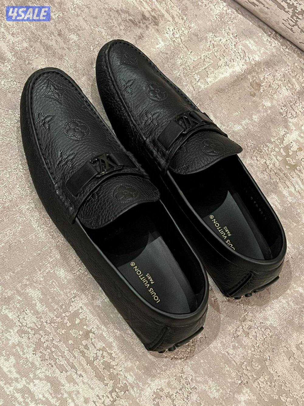 للبيع ٣ جواتي lv اصليه مقاس ٤٥6