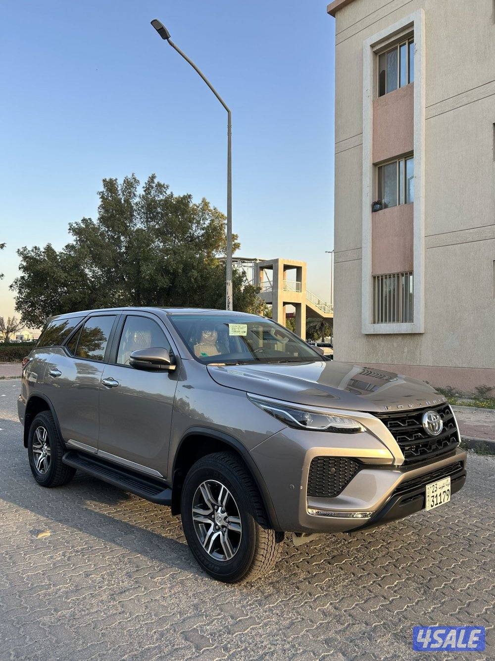 للبيع فورتنر اصفاار 2025 المالك الاول0