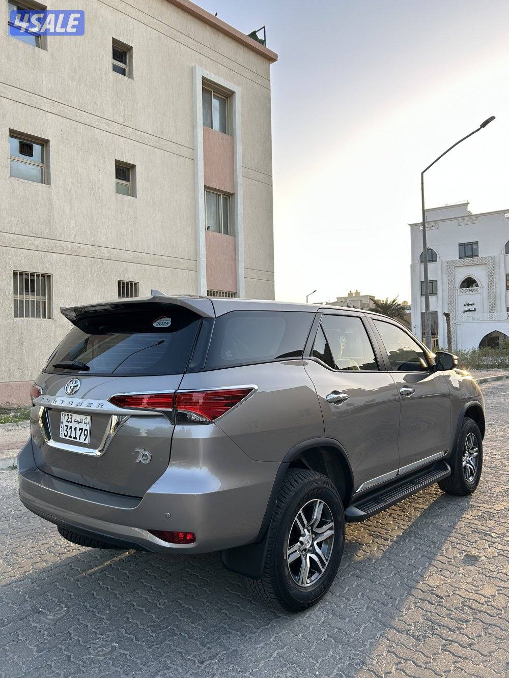 للبيع فورتنر اصفاار 2025 المالك الاول3