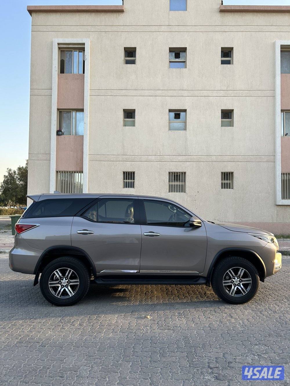 للبيع فورتنر اصفاار 2025 المالك الاول4