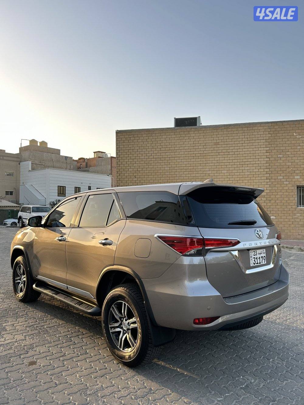 للبيع فورتنر اصفاار 2025 المالك الاول7