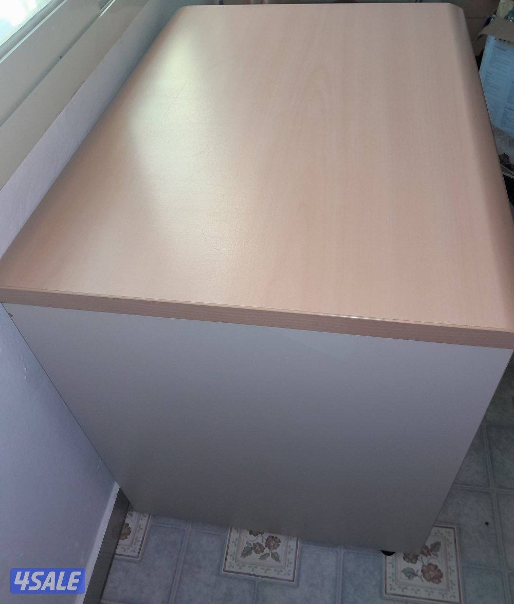 مكتب خشب (80x60) نظيف جداً - السالمية(قابل للمساومة بالمعقول)2