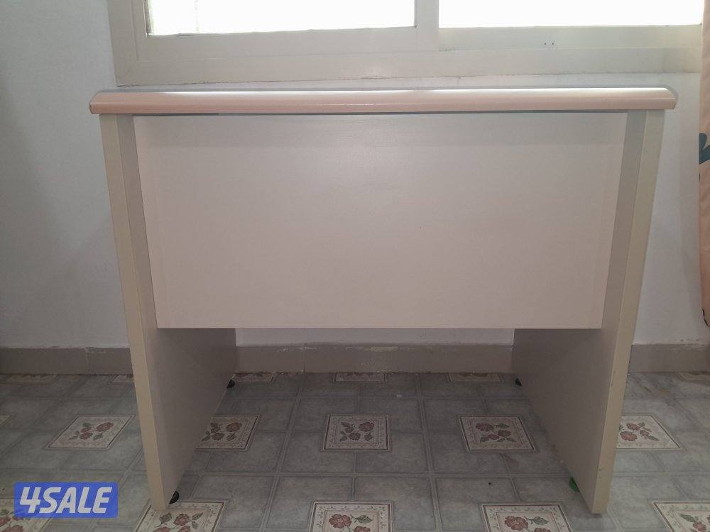 مكتب خشب (80x60) نظيف جداً - السالمية(قابل للمساومة بالمعقول)4