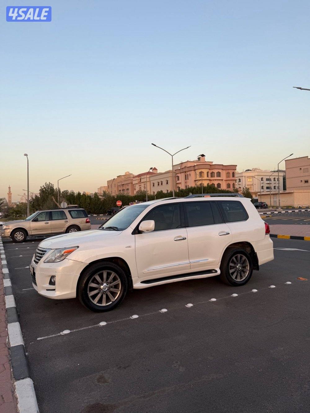 للبيع لكزس 20100