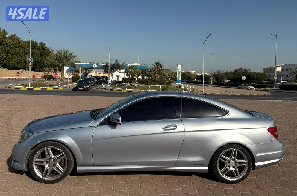 بحالة ممتازة جدا مرسيدس C250 كوبيه موديل 2013 ماشي 150 الف شرط فحص3
