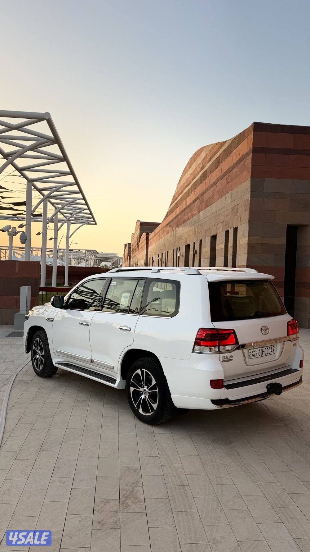 لاند قراند تورينق موديل 2021 عداد 127 صبغ الوكاله5