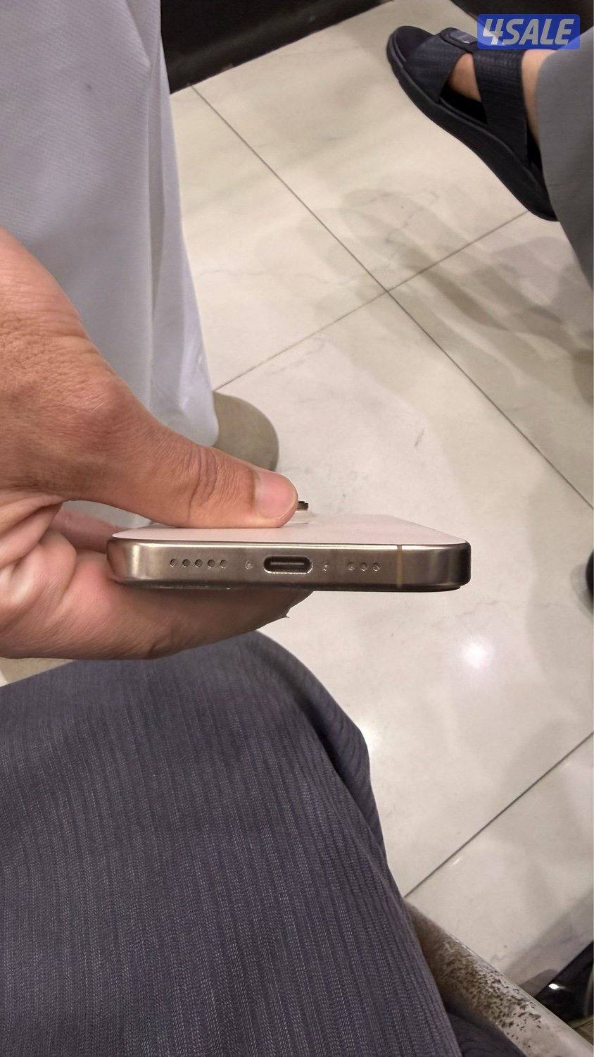 ايفون ١٦ برو مع كرتونته0