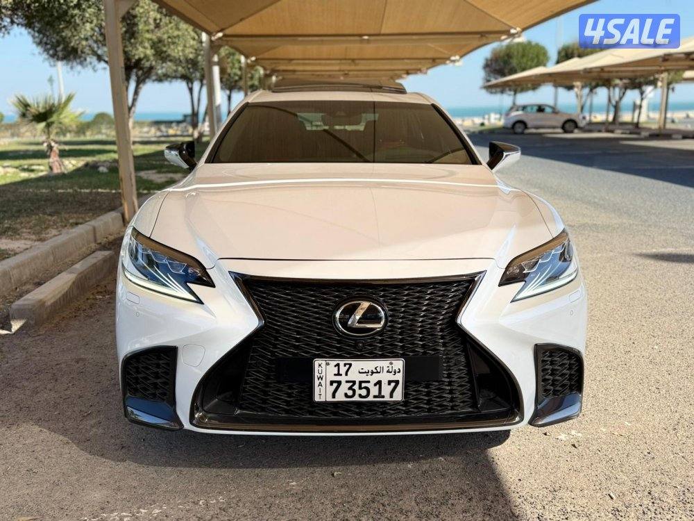للبيع : لكزس LS500 موديل : 2020 عداد : 141 الف5