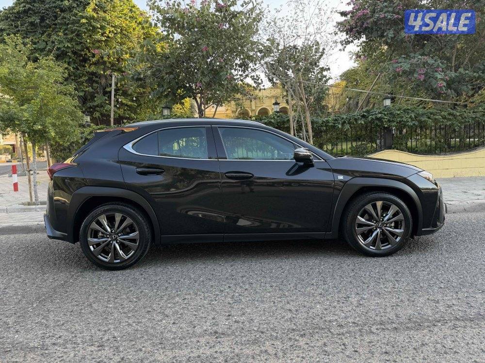 لكزس - UX300 موديل 2024 عداد 41 الدرجة الأولى الساير صبغ وكالة7