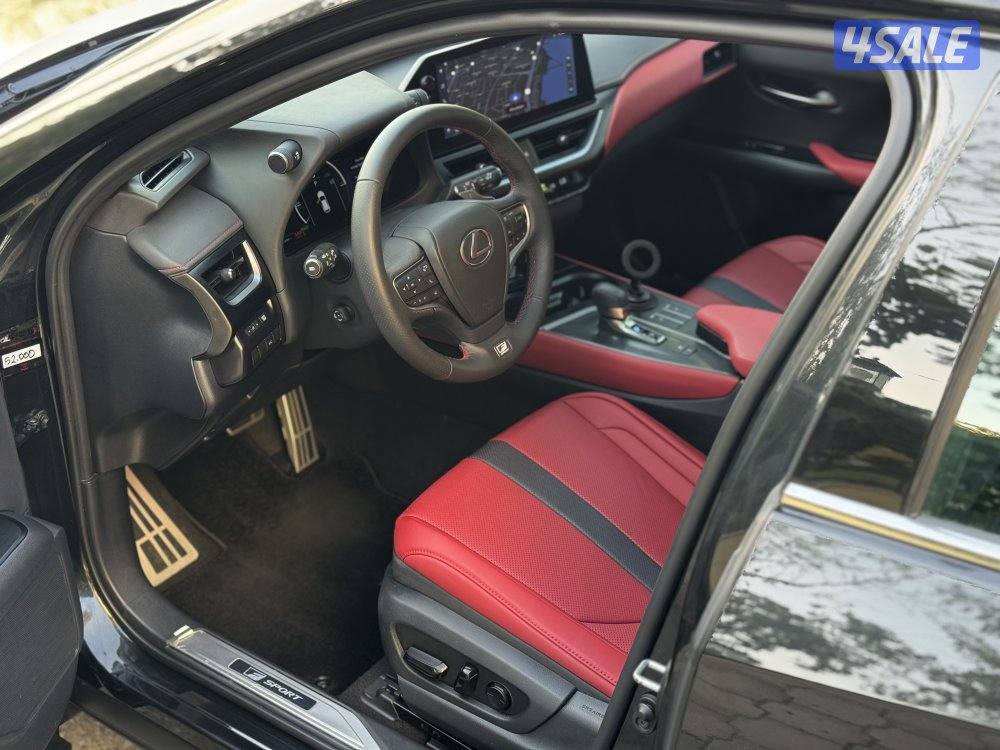 لكزس - UX300 موديل 2024 عداد 41 الدرجة الأولى الساير صبغ وكالة11