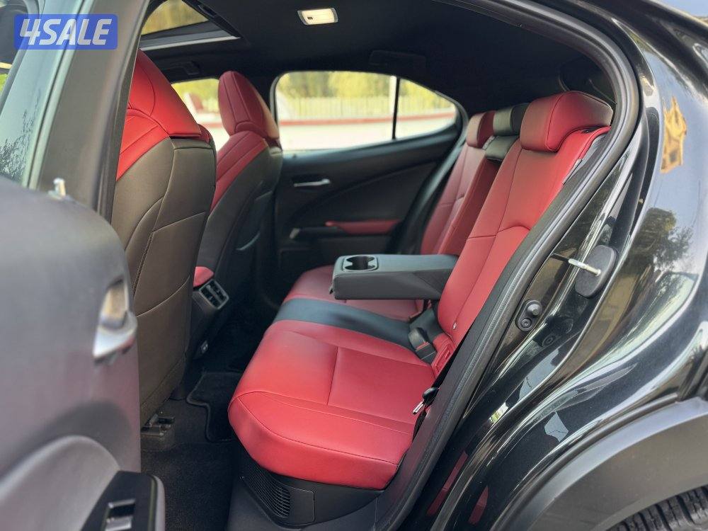 لكزس - UX300 موديل 2024 عداد 41 الدرجة الأولى الساير صبغ وكالة12