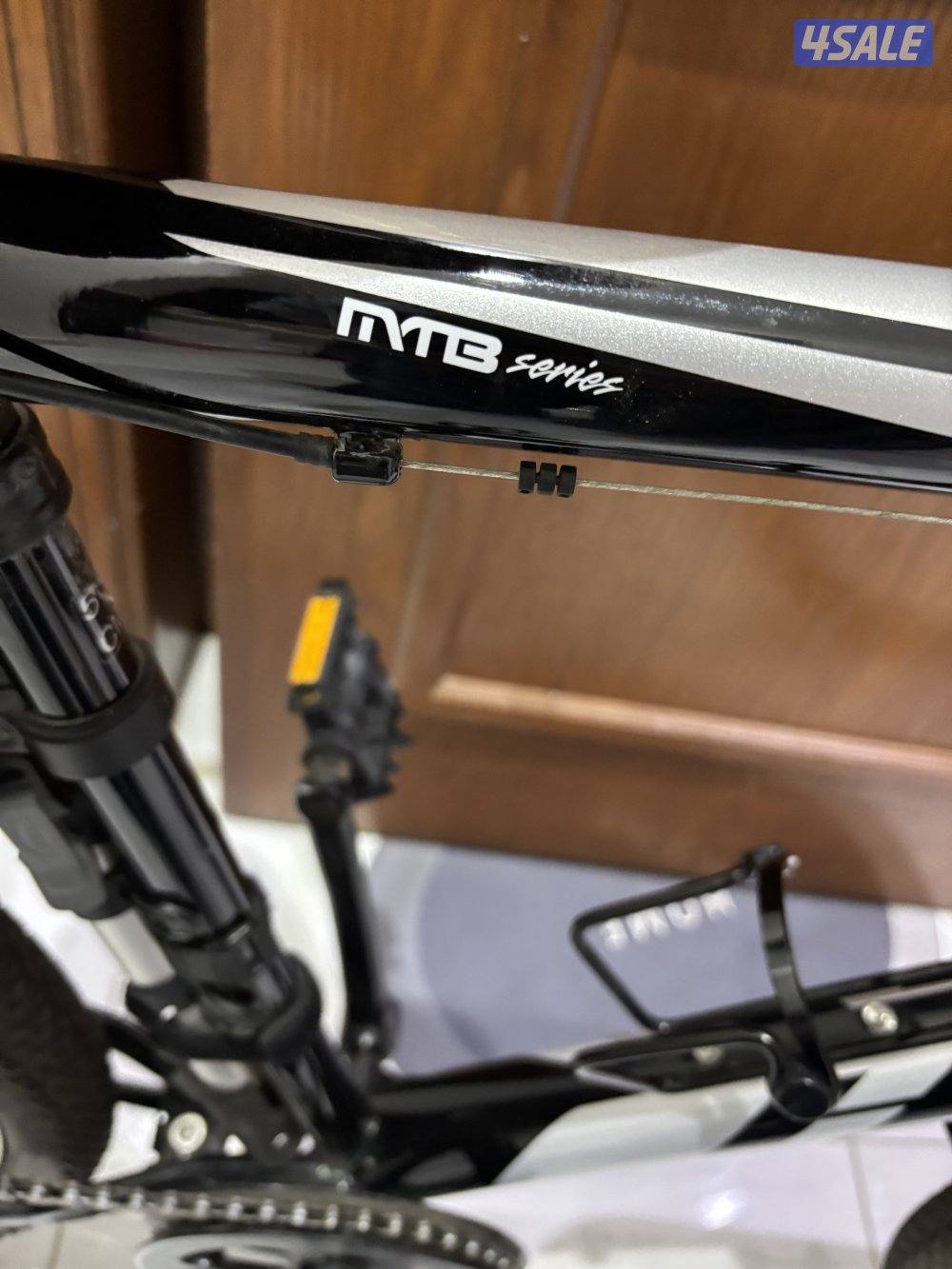 للبيع قاري وزنه خفيف تقدر تشيله اب إيد واحده  وجودته عاليه1