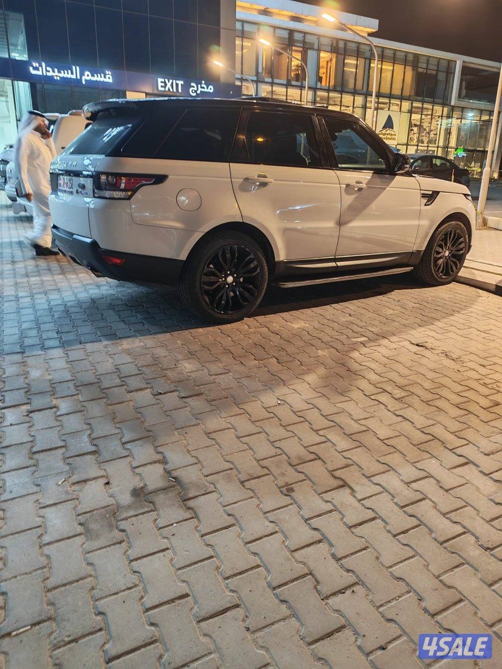 رنج روفر اسبورت سوبر12