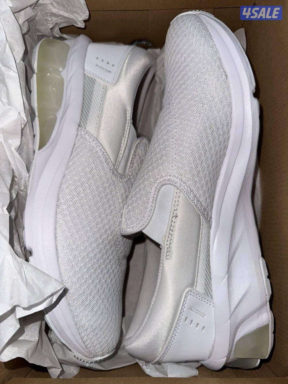 جوتي اسيكس. جديد بالكرتونه اصلي سبب البيع صغير علي مقاسه 42:5 سعر نار4